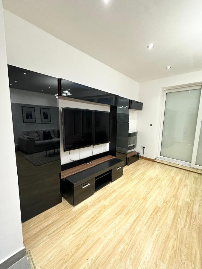 London Charm - Comfortable Room In Spacious House Exterior photo